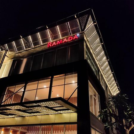 Отель Ramada By Wyndham Yogyakarta Слеман Экстерьер фото