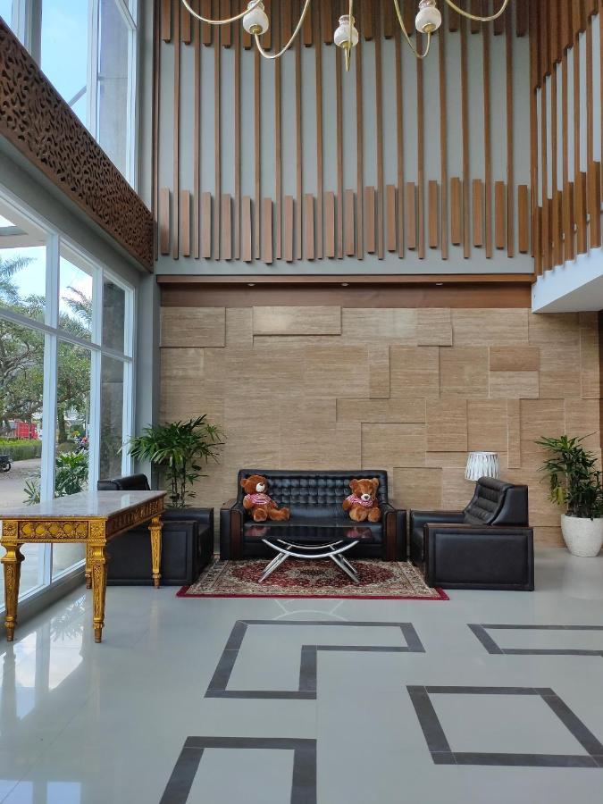 Отель Ramada By Wyndham Yogyakarta Слеман Экстерьер фото