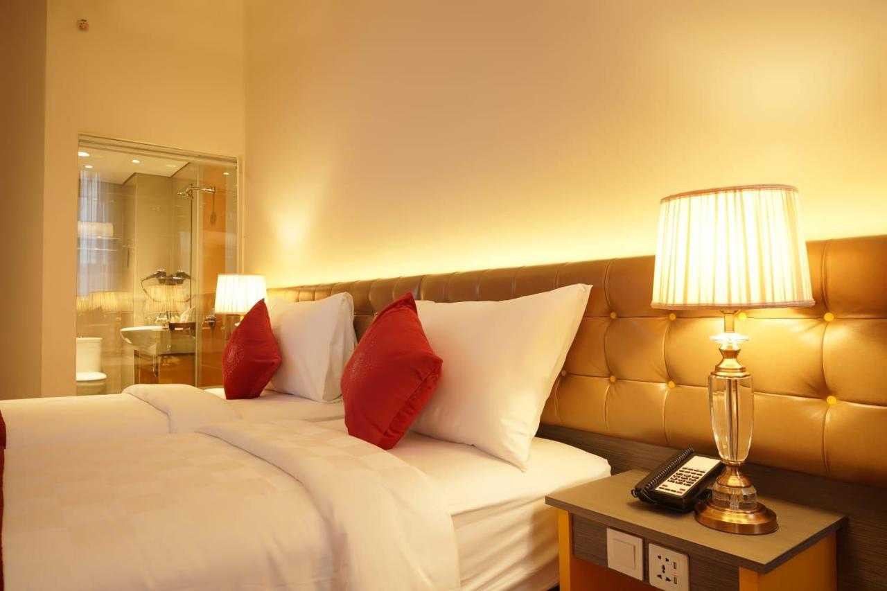 Отель Ramada By Wyndham Yogyakarta Слеман Экстерьер фото