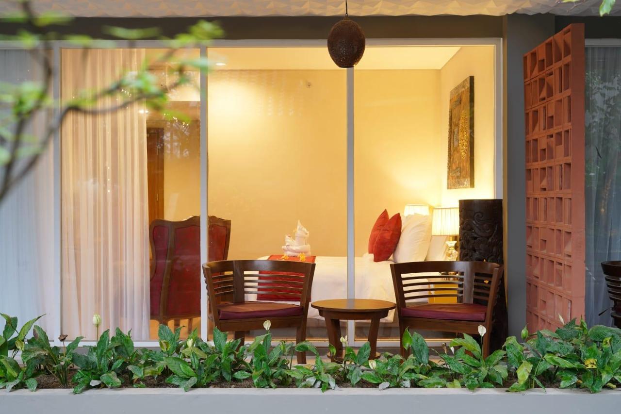 Отель Ramada By Wyndham Yogyakarta Слеман Экстерьер фото