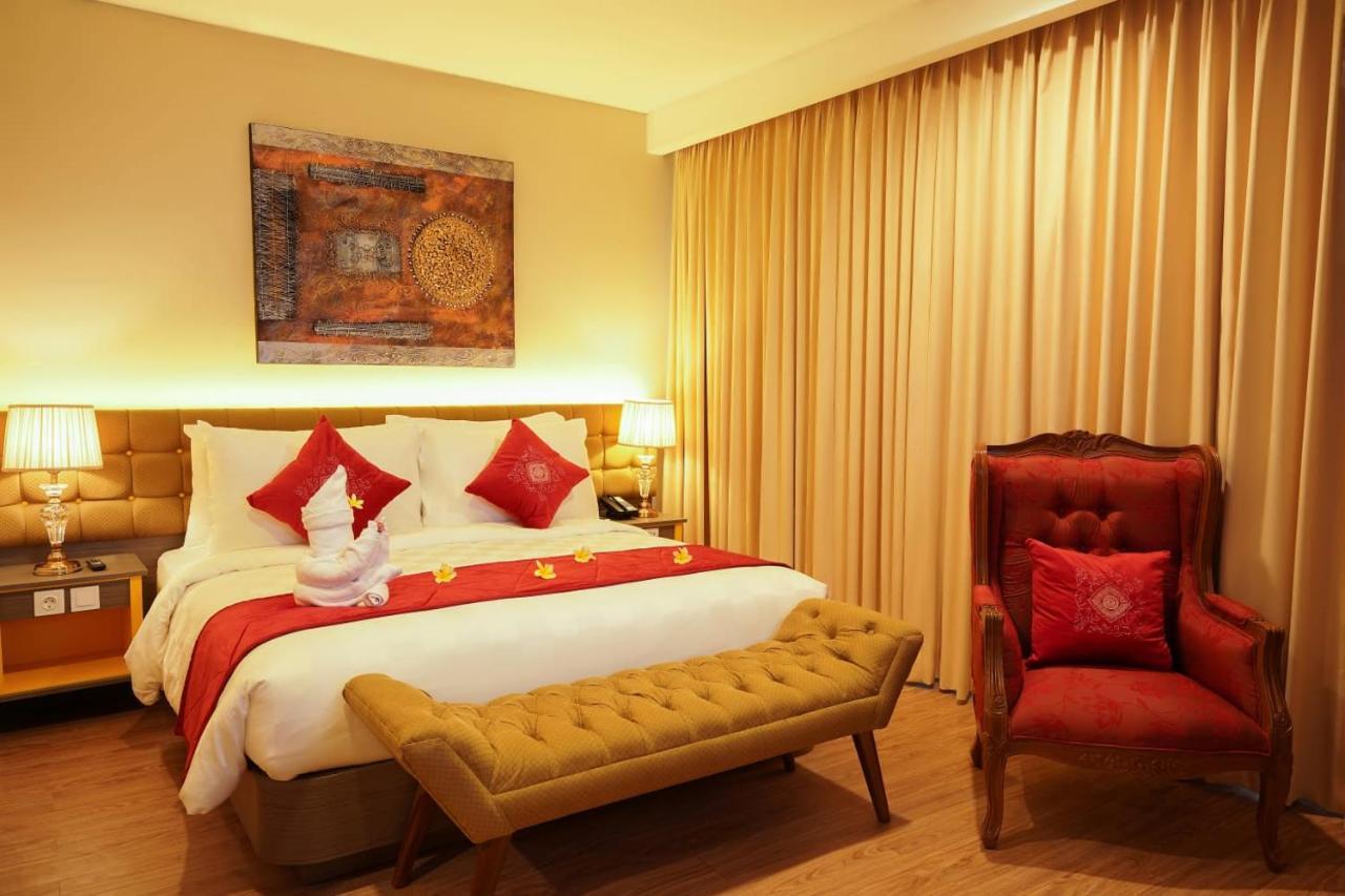 Отель Ramada By Wyndham Yogyakarta Слеман Экстерьер фото