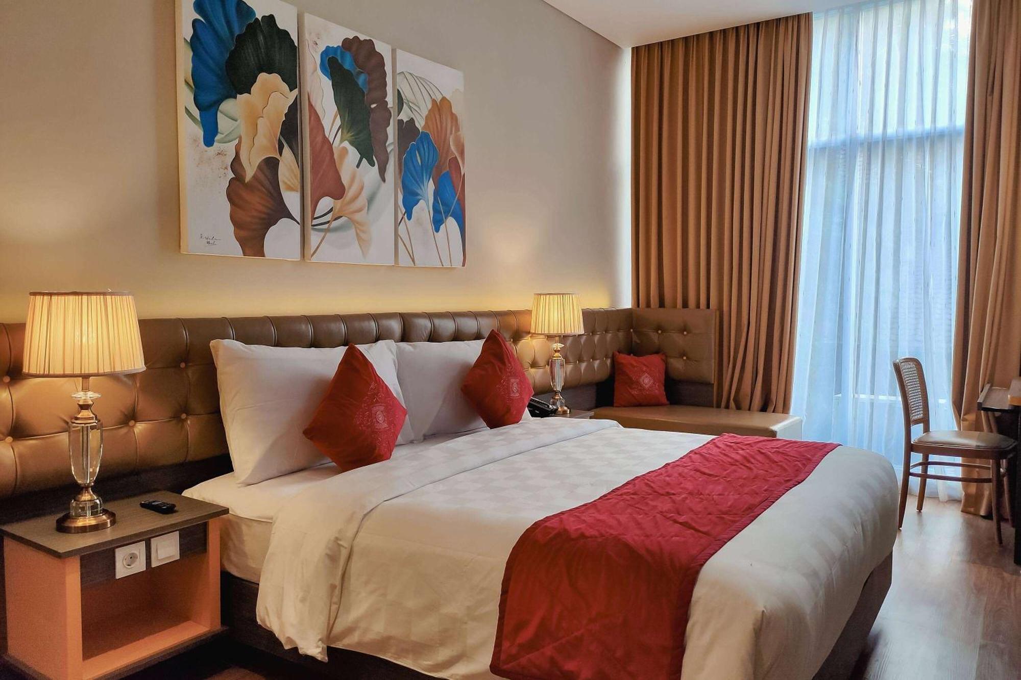 Отель Ramada By Wyndham Yogyakarta Слеман Экстерьер фото