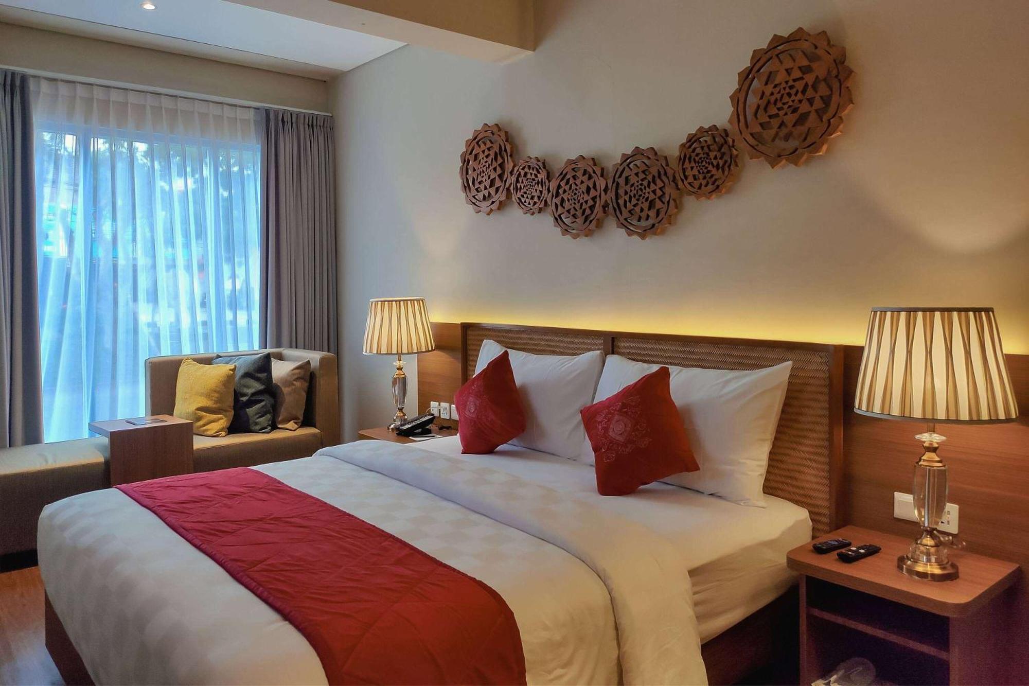 Отель Ramada By Wyndham Yogyakarta Слеман Экстерьер фото