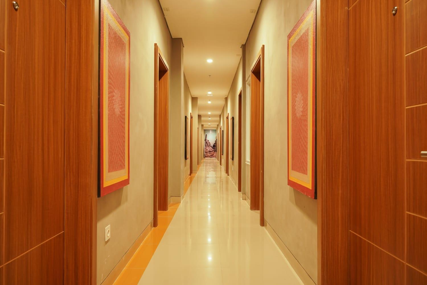 Отель Ramada By Wyndham Yogyakarta Слеман Экстерьер фото