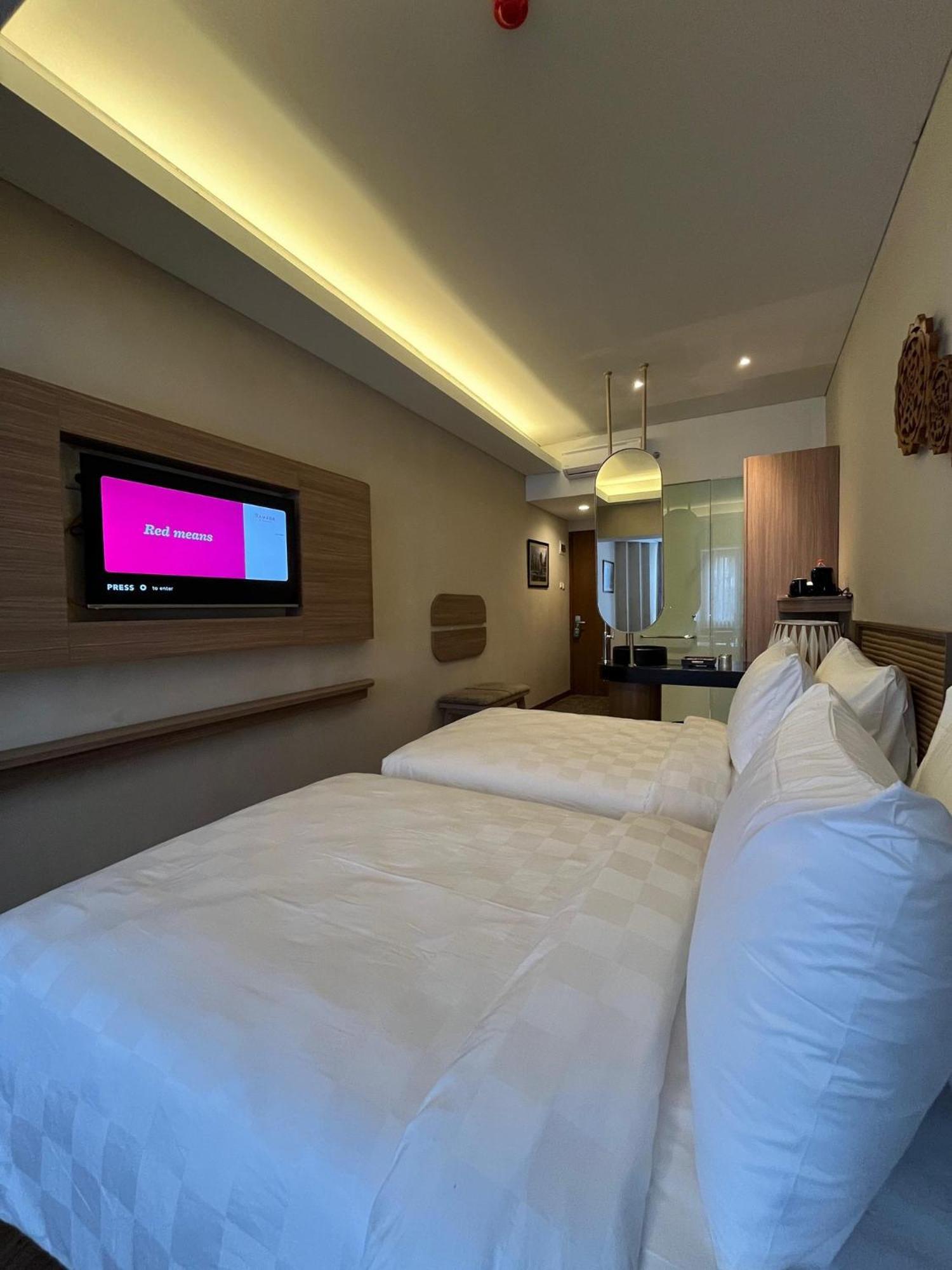Отель Ramada By Wyndham Yogyakarta Слеман Экстерьер фото